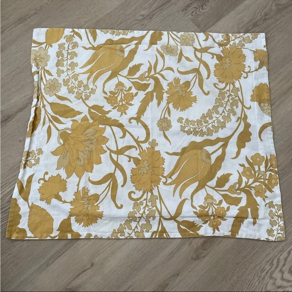 Pre Owned Set of 2 Pottery Barn Linen Pillow Cases Yellow/White Floral Print - Picture 5 of 10